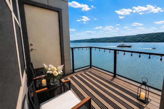 Hudson River Views | Private Balcony+ 2 Gyms - Image 1