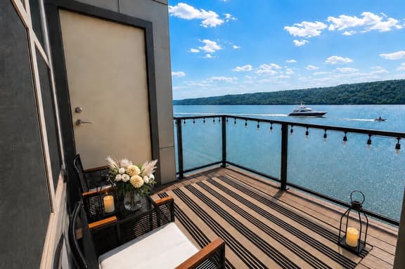 Hudson River Views | Private Balcony+ 2 Gyms - Image 1
